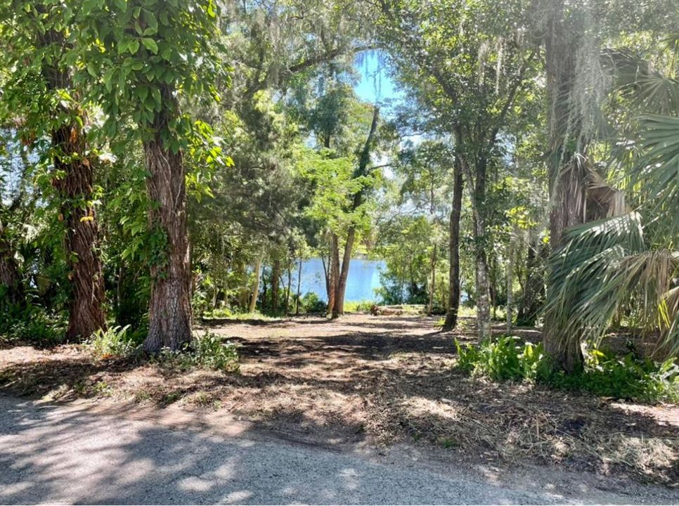 На продажу: $159,900 (0.59 acres)