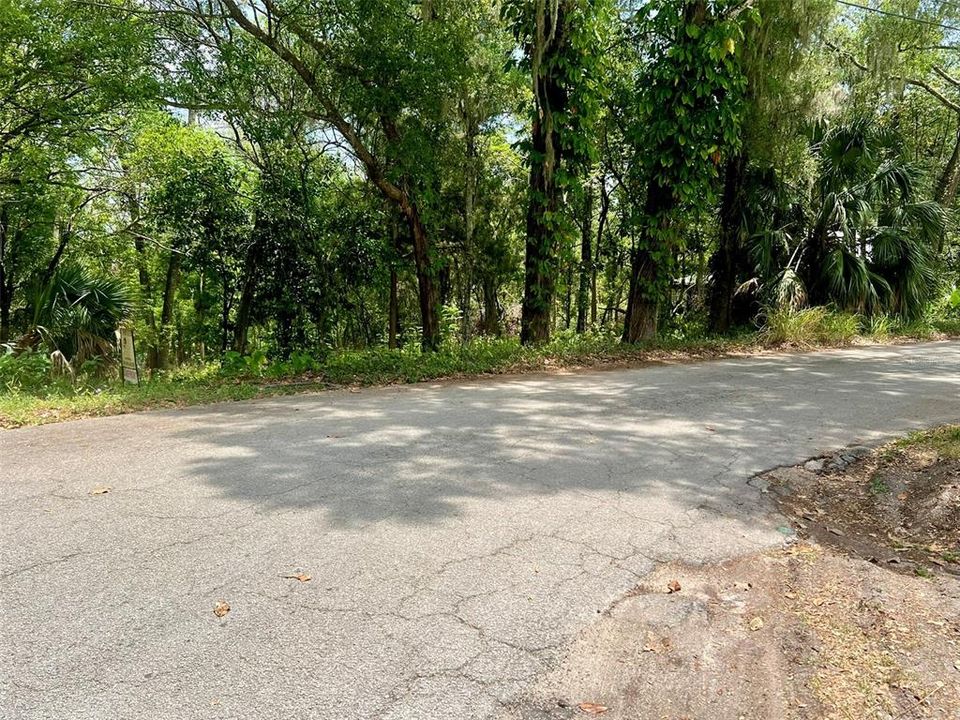 На продажу: $159,900 (0.59 acres)