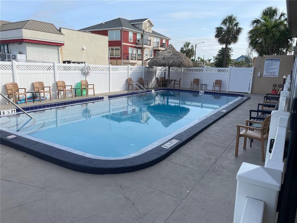 Active With Contract: $269,000 (1 beds, 1 baths, 393 Square Feet)