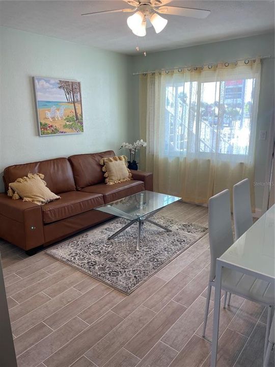 Active With Contract: $269,000 (1 beds, 1 baths, 393 Square Feet)