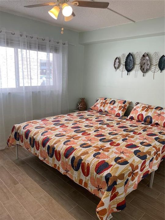 Active With Contract: $269,000 (1 beds, 1 baths, 393 Square Feet)