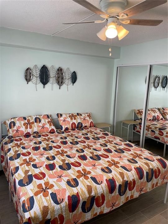 Active With Contract: $269,000 (1 beds, 1 baths, 393 Square Feet)