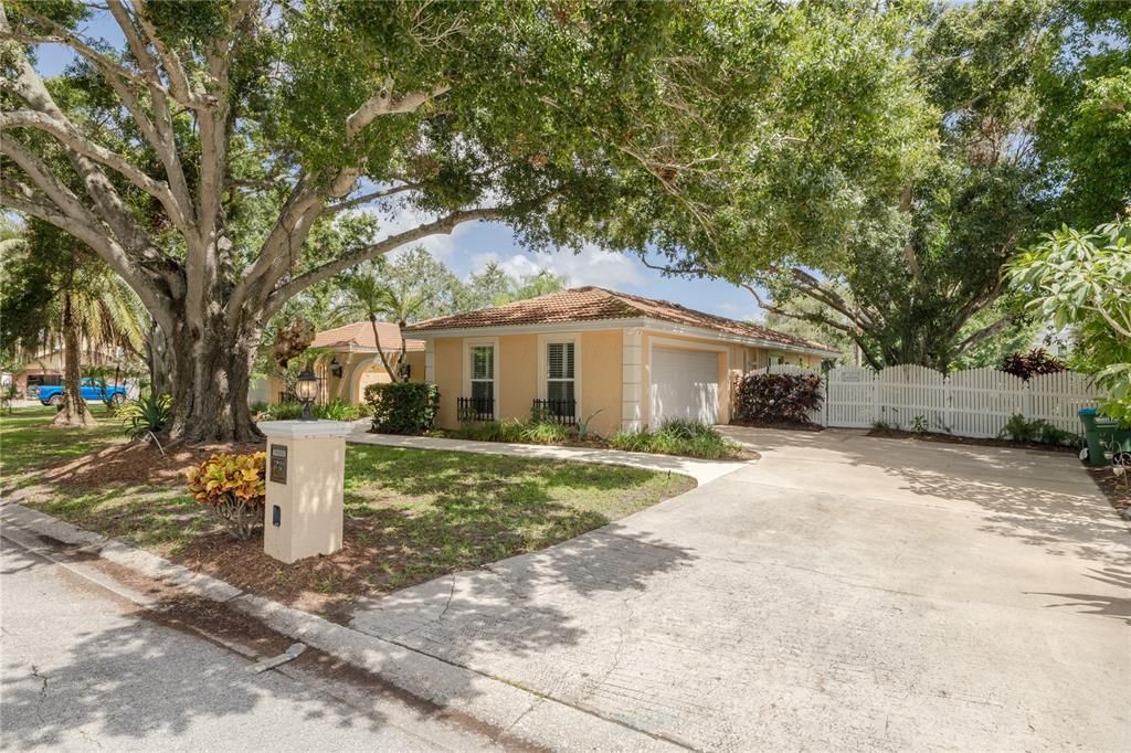 For Sale: $748,000 (4 beds, 2 baths, 2166 Square Feet)
