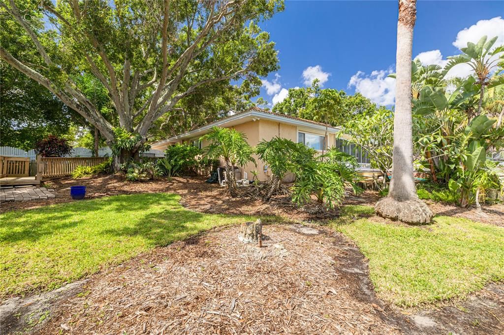 For Sale: $748,000 (4 beds, 2 baths, 2166 Square Feet)