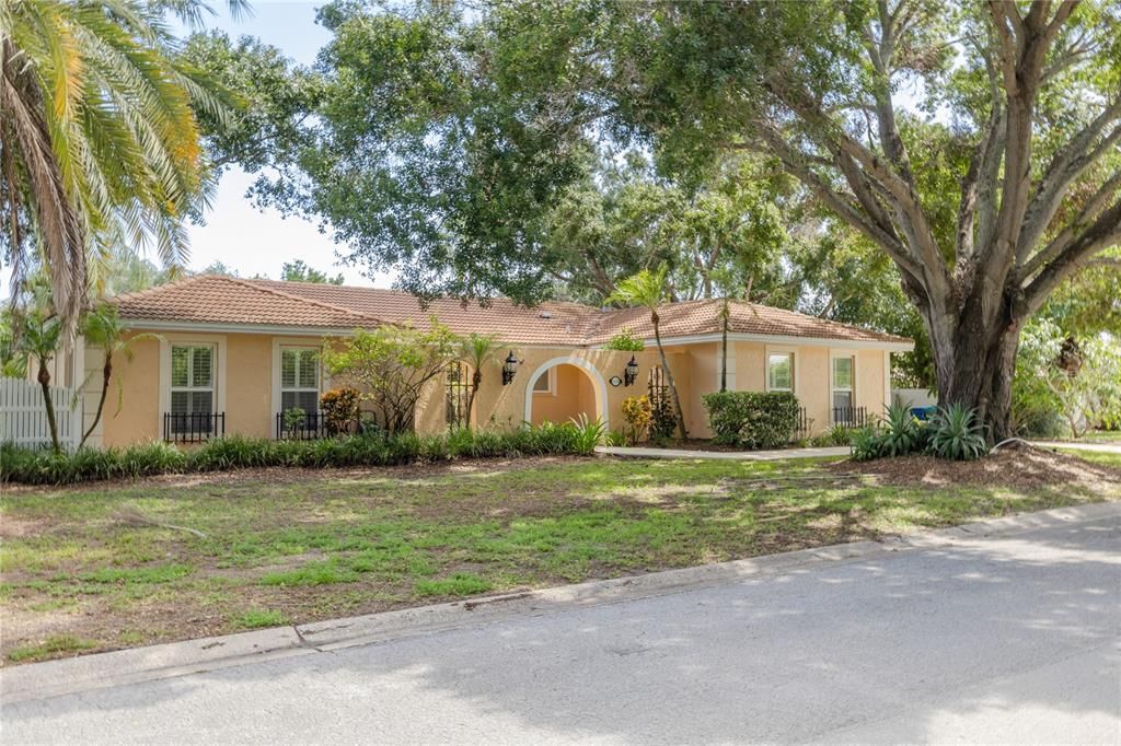 For Sale: $748,000 (4 beds, 2 baths, 2166 Square Feet)