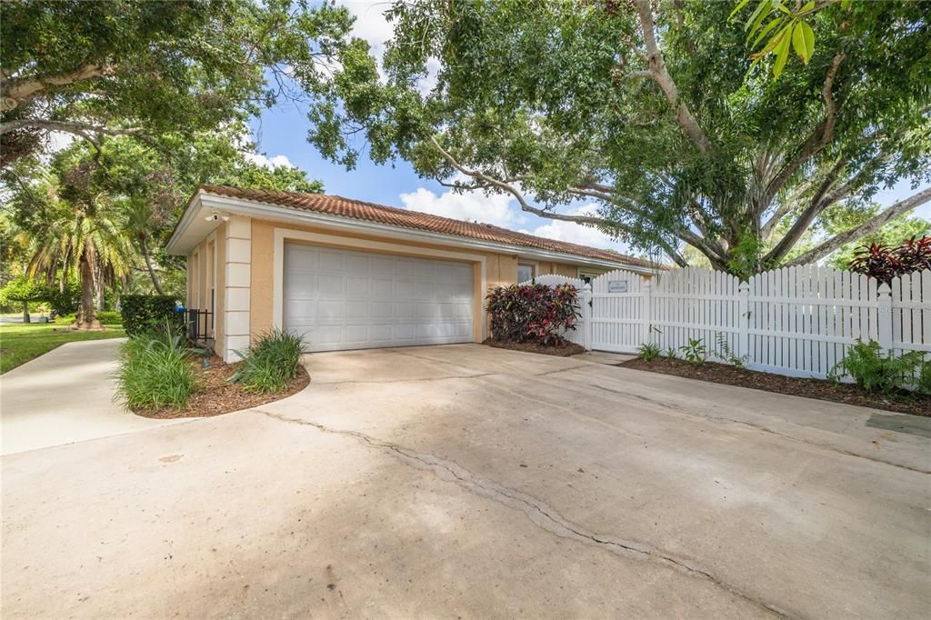 For Sale: $748,000 (4 beds, 2 baths, 2166 Square Feet)