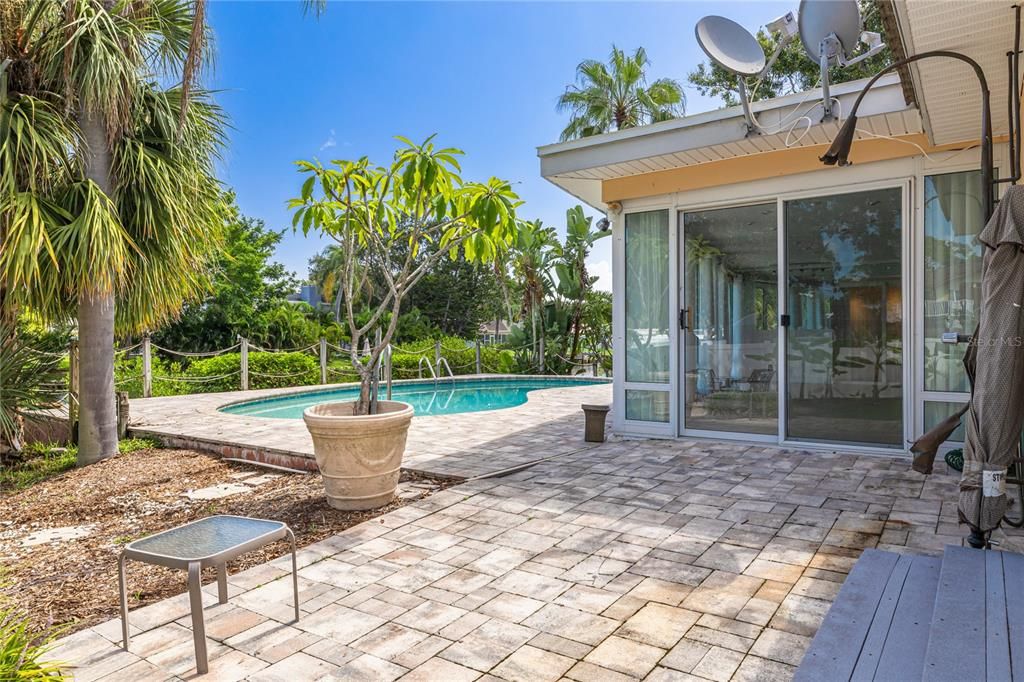 For Sale: $748,000 (4 beds, 2 baths, 2166 Square Feet)