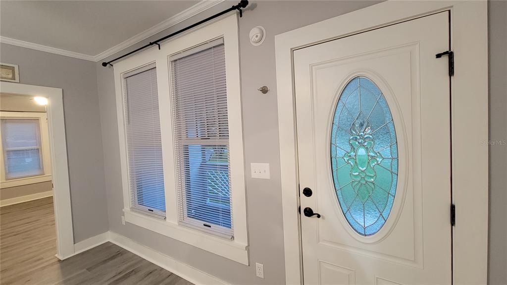 合同活跃: $214,900 (3 贝兹, 1 浴室, 1105 平方英尺)