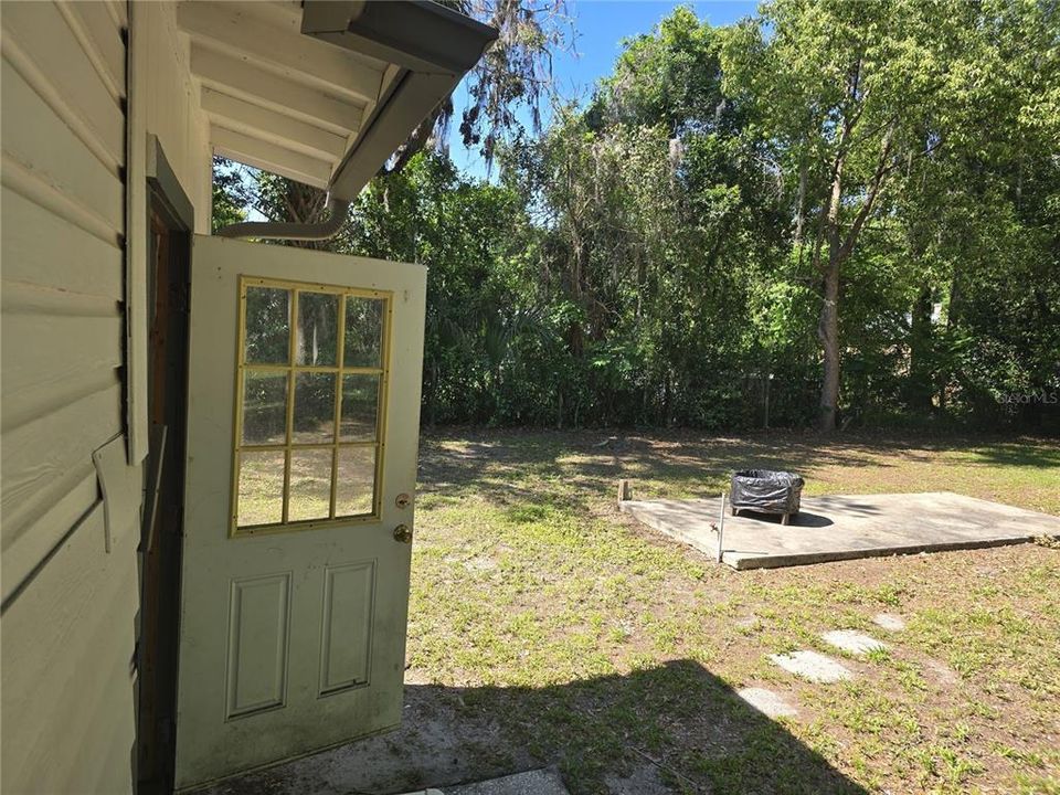 合同活跃: $214,900 (3 贝兹, 1 浴室, 1105 平方英尺)