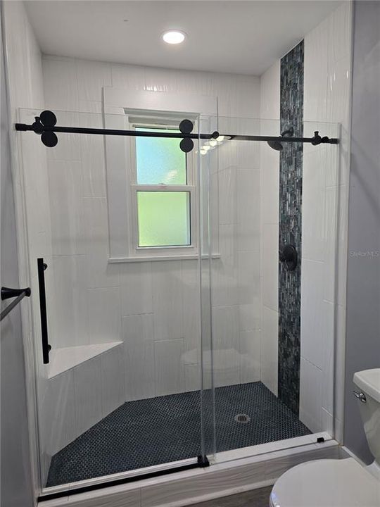 合同活跃: $214,900 (3 贝兹, 1 浴室, 1105 平方英尺)