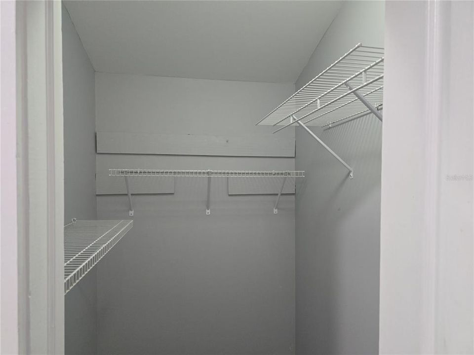 合同活跃: $214,900 (3 贝兹, 1 浴室, 1105 平方英尺)