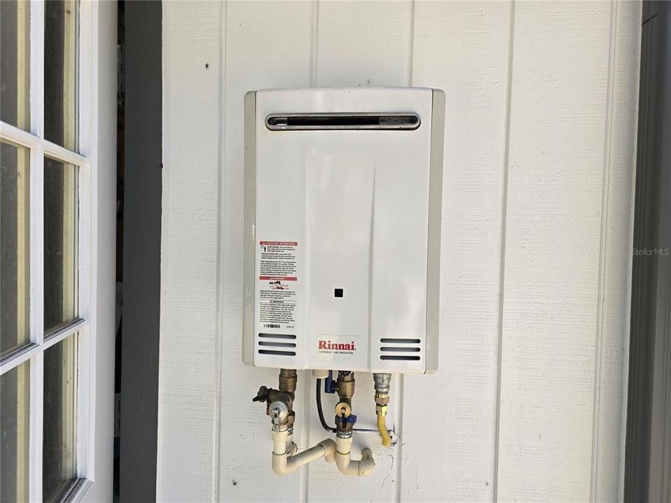 合同活跃: $214,900 (3 贝兹, 1 浴室, 1105 平方英尺)