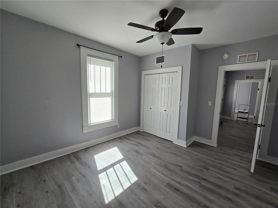 合同活跃: $214,900 (3 贝兹, 1 浴室, 1105 平方英尺)