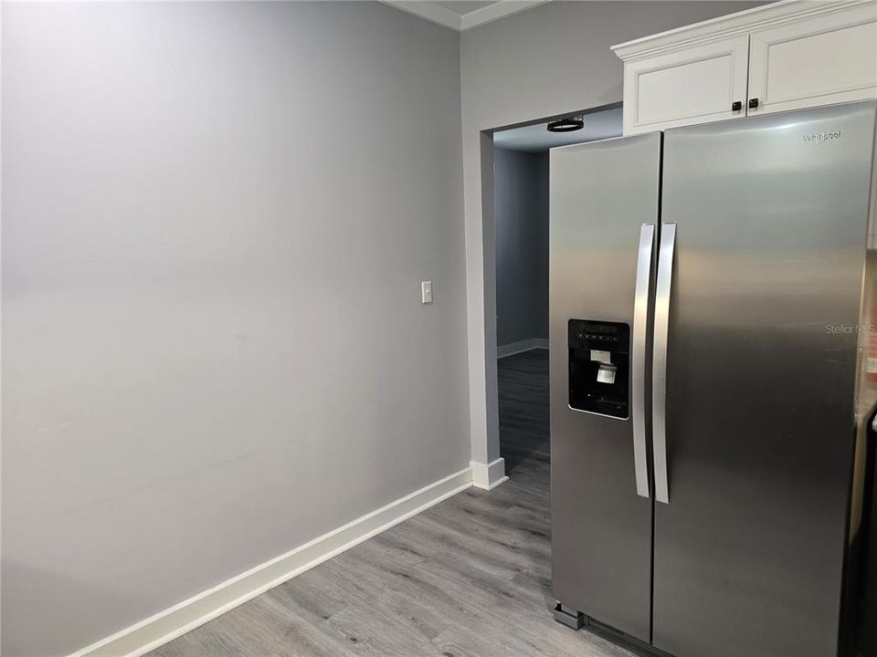 合同活跃: $214,900 (3 贝兹, 1 浴室, 1105 平方英尺)