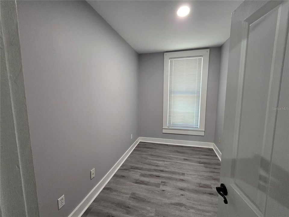 合同活跃: $214,900 (3 贝兹, 1 浴室, 1105 平方英尺)