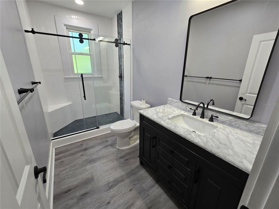 合同活跃: $214,900 (3 贝兹, 1 浴室, 1105 平方英尺)