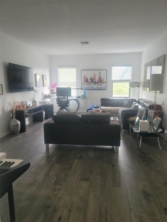 For Rent: $5,100 (6 beds, 5 baths, 3609 Square Feet)