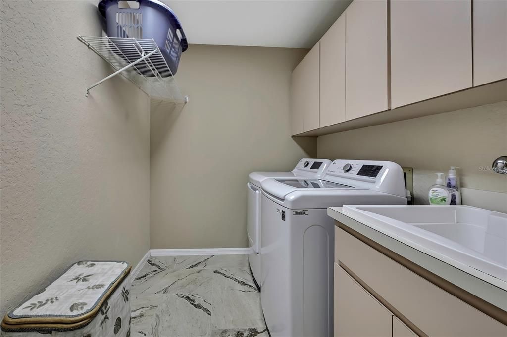 Active With Contract: $437,000 (3 beds, 2 baths, 2482 Square Feet)