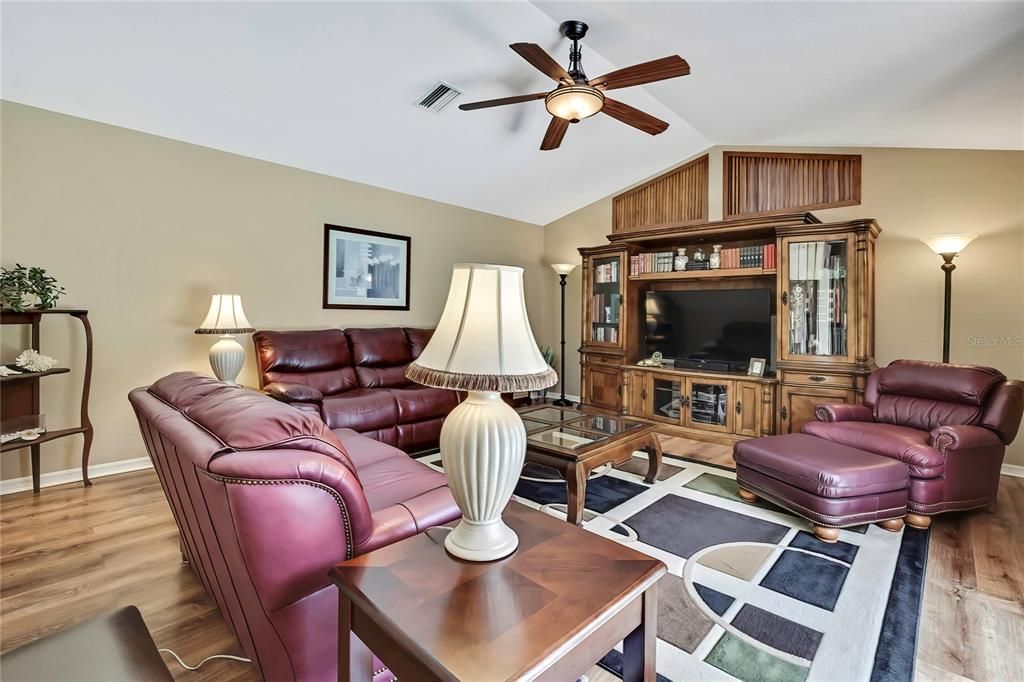 Active With Contract: $437,000 (3 beds, 2 baths, 2482 Square Feet)