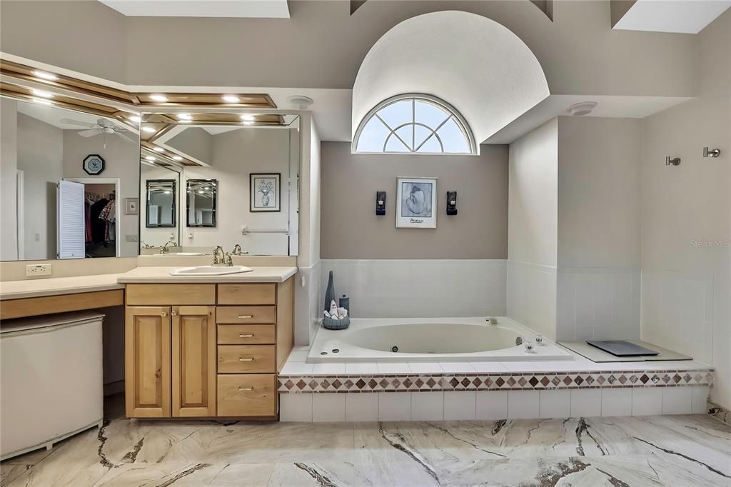 Active With Contract: $437,000 (3 beds, 2 baths, 2482 Square Feet)