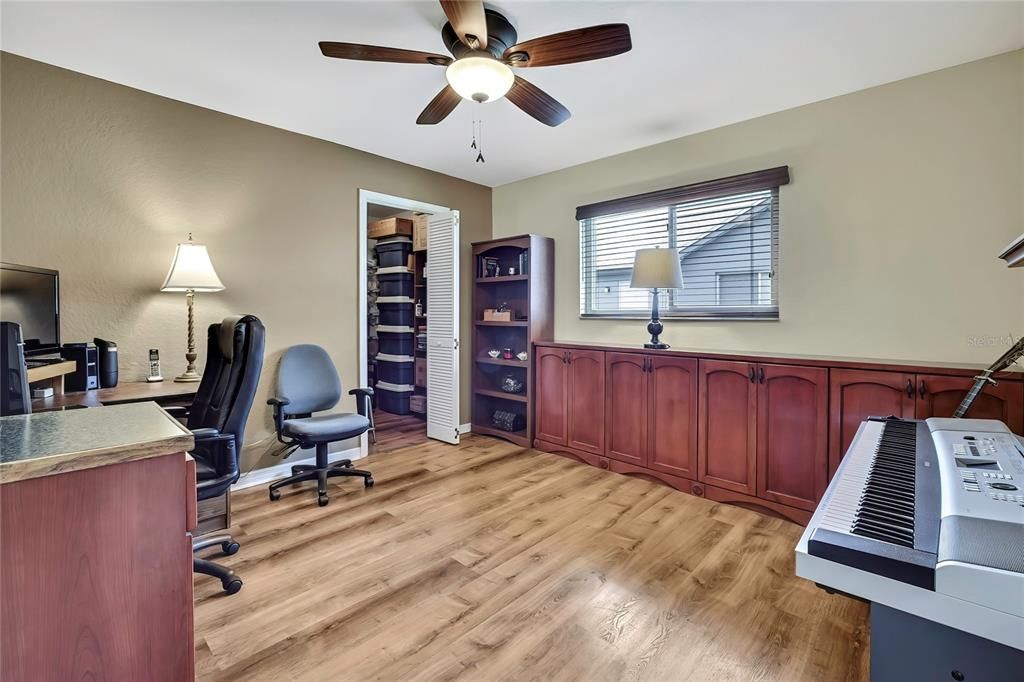 Active With Contract: $437,000 (3 beds, 2 baths, 2482 Square Feet)