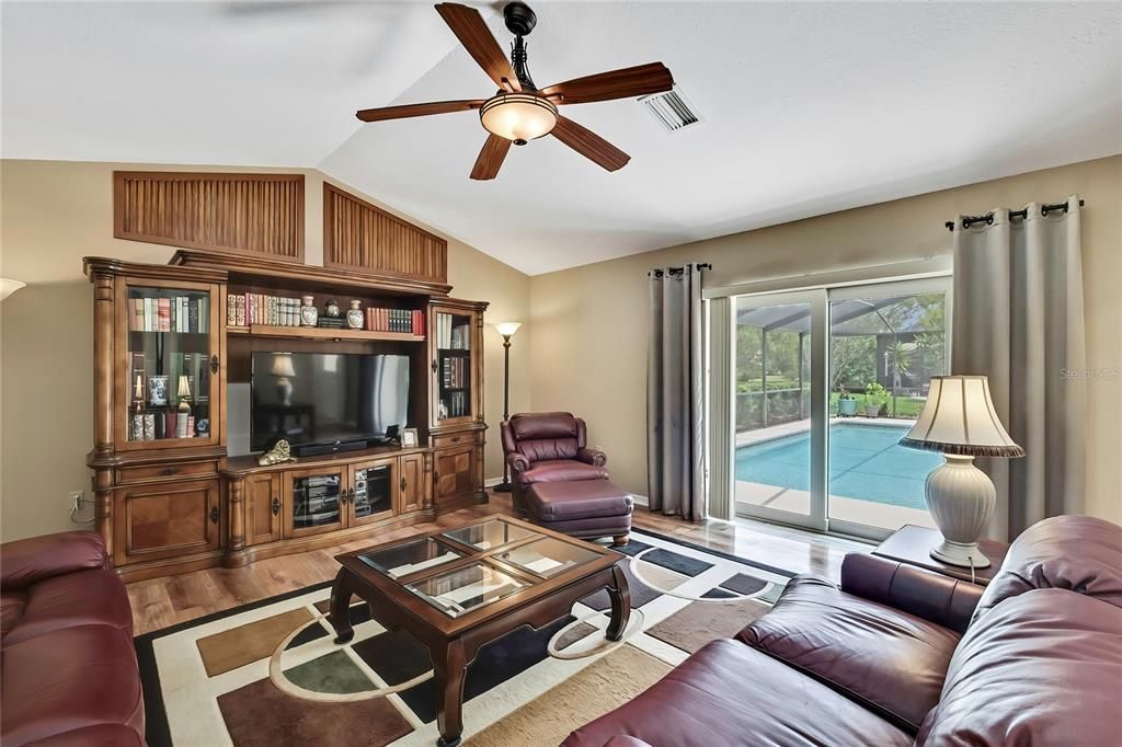 Active With Contract: $437,000 (3 beds, 2 baths, 2482 Square Feet)