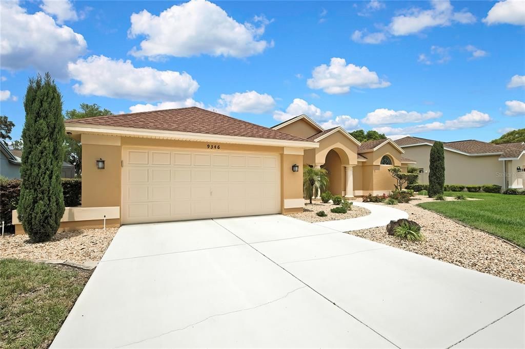 Active With Contract: $437,000 (3 beds, 2 baths, 2482 Square Feet)