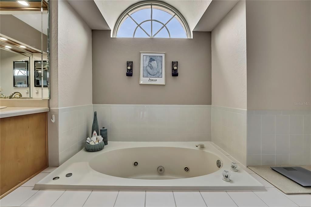 Active With Contract: $437,000 (3 beds, 2 baths, 2482 Square Feet)