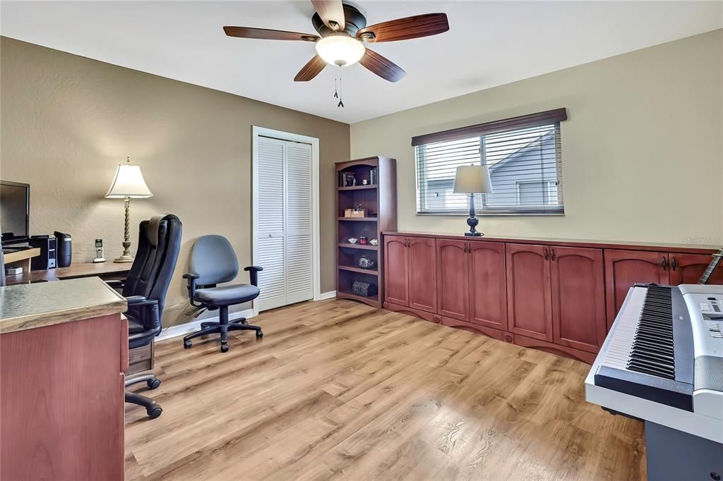 Active With Contract: $437,000 (3 beds, 2 baths, 2482 Square Feet)