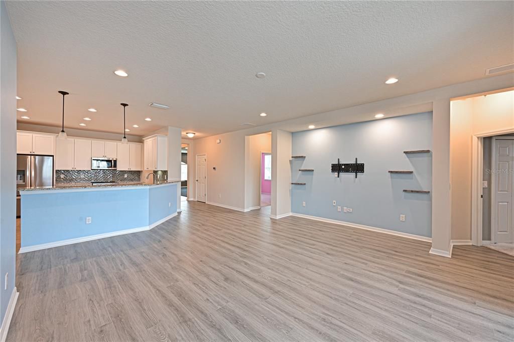 Active With Contract: $550,000 (4 beds, 3 baths, 2662 Square Feet)