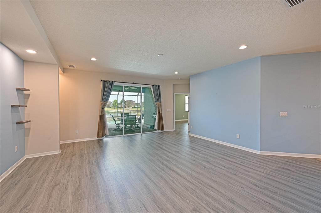 Active With Contract: $550,000 (4 beds, 3 baths, 2662 Square Feet)