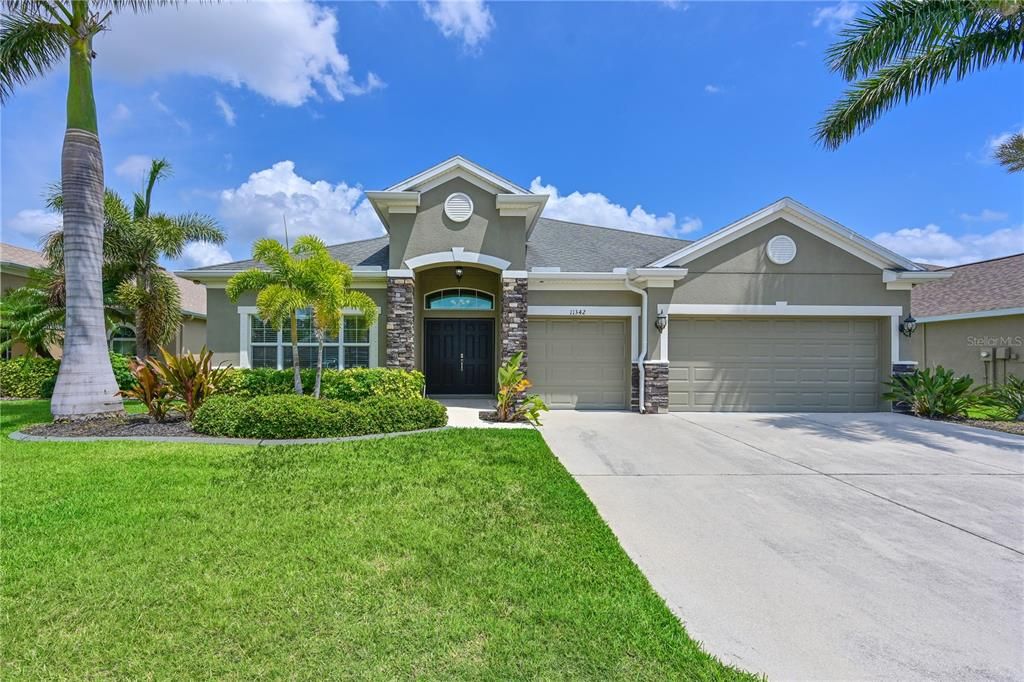 Active With Contract: $550,000 (4 beds, 3 baths, 2662 Square Feet)