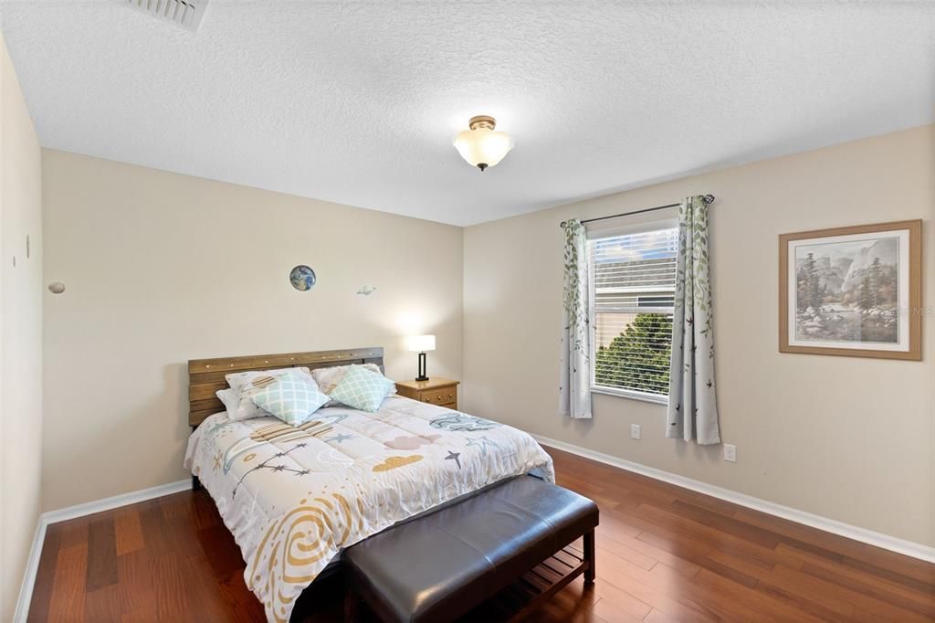 合同活跃: $605,000 (5 贝兹, 3 浴室, 3614 平方英尺)