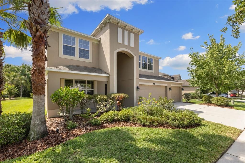 合同活跃: $605,000 (5 贝兹, 3 浴室, 3614 平方英尺)