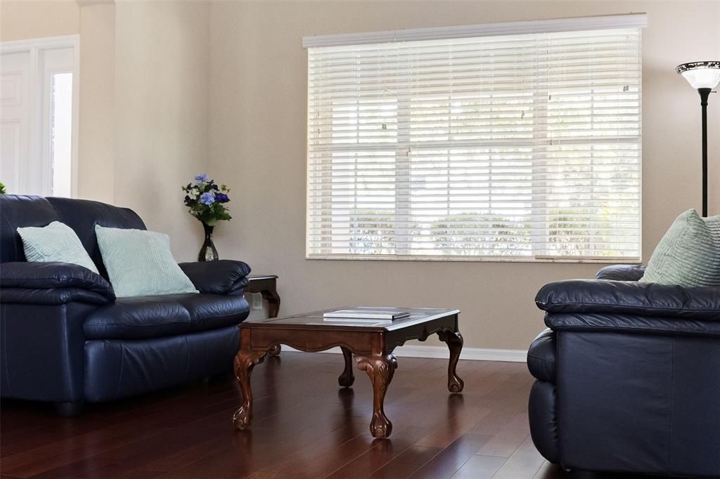 合同活跃: $605,000 (5 贝兹, 3 浴室, 3614 平方英尺)