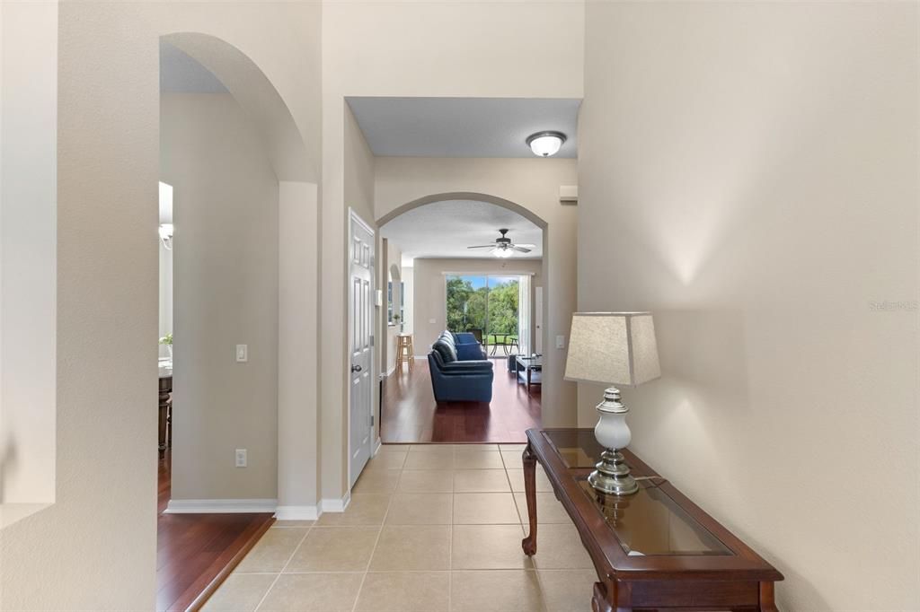 合同活跃: $605,000 (5 贝兹, 3 浴室, 3614 平方英尺)