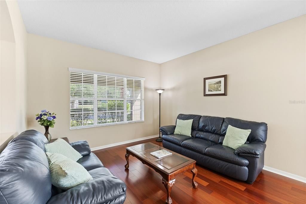 合同活跃: $605,000 (5 贝兹, 3 浴室, 3614 平方英尺)