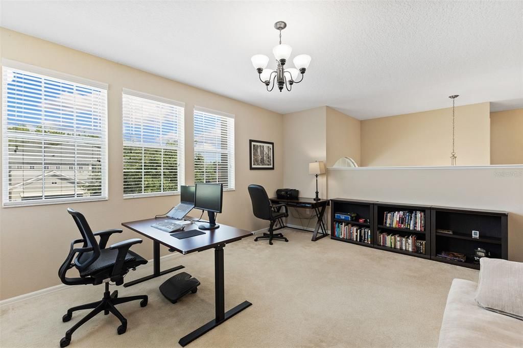 合同活跃: $605,000 (5 贝兹, 3 浴室, 3614 平方英尺)