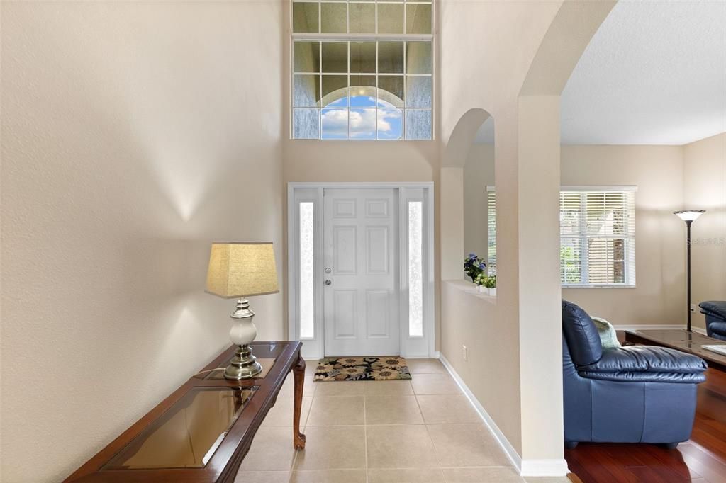 合同活跃: $605,000 (5 贝兹, 3 浴室, 3614 平方英尺)