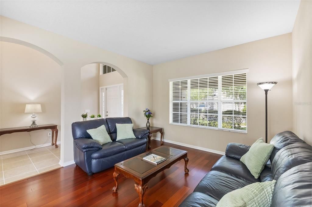 合同活跃: $605,000 (5 贝兹, 3 浴室, 3614 平方英尺)