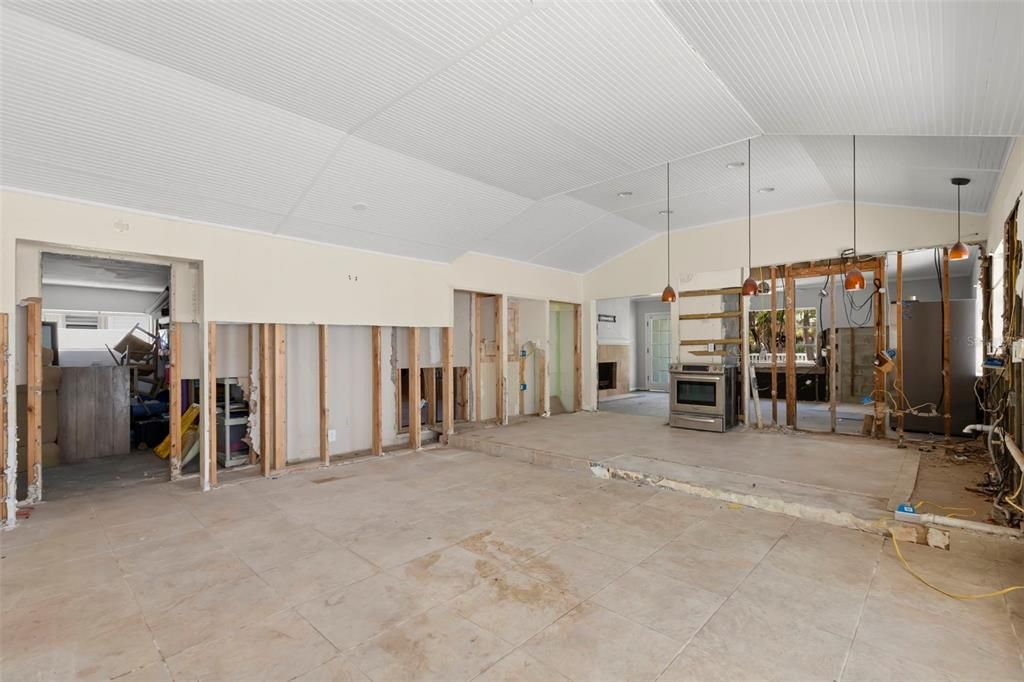 На продажу: $999,000 (0.11 acres)