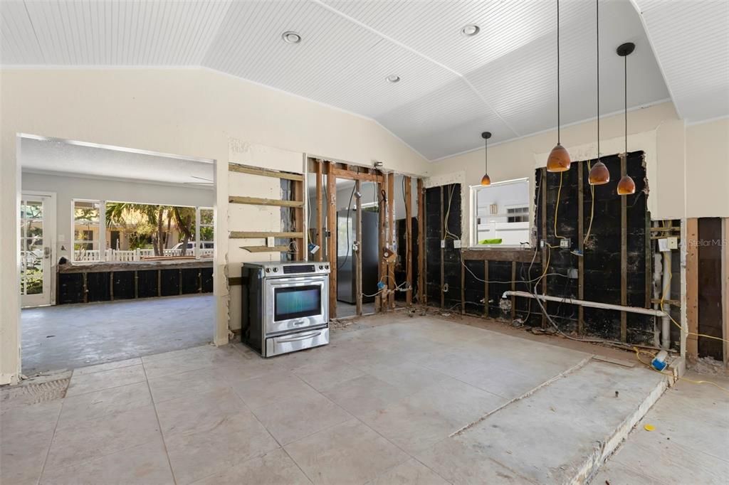 На продажу: $999,000 (0.11 acres)