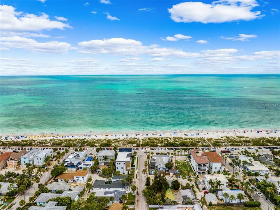 На продажу: $999,000 (0.11 acres)