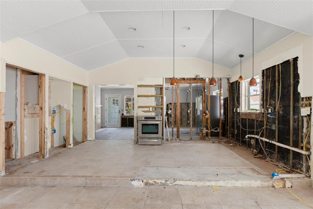 На продажу: $999,000 (0.11 acres)