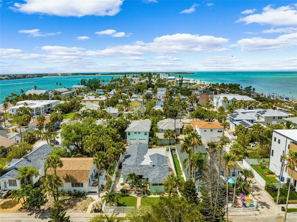 На продажу: $999,000 (0.11 acres)