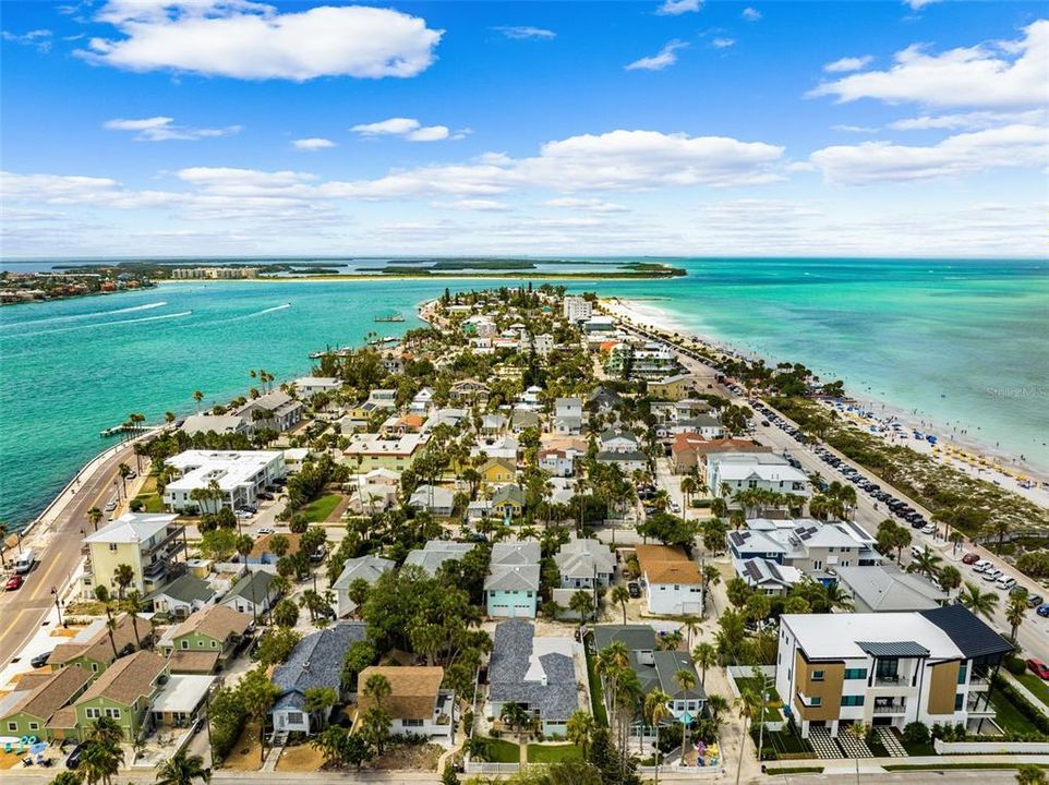 На продажу: $999,000 (0.11 acres)