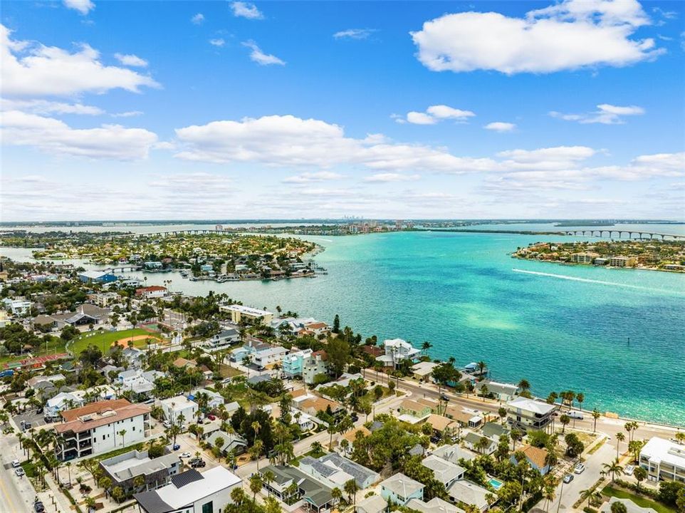 На продажу: $999,000 (0.11 acres)