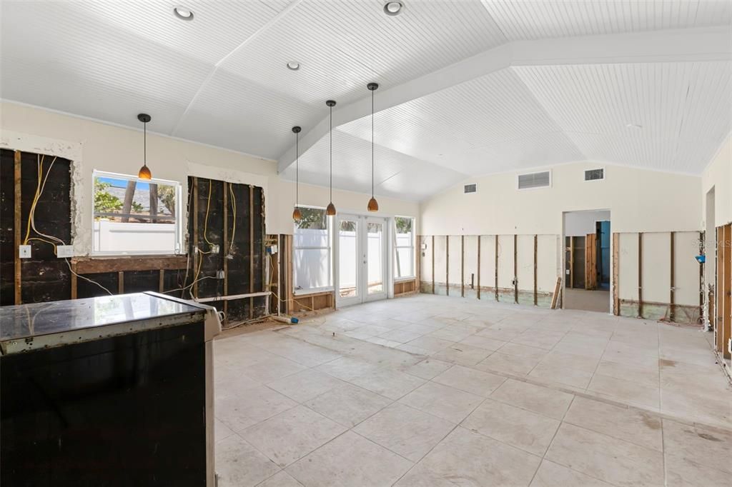 На продажу: $999,000 (0.11 acres)