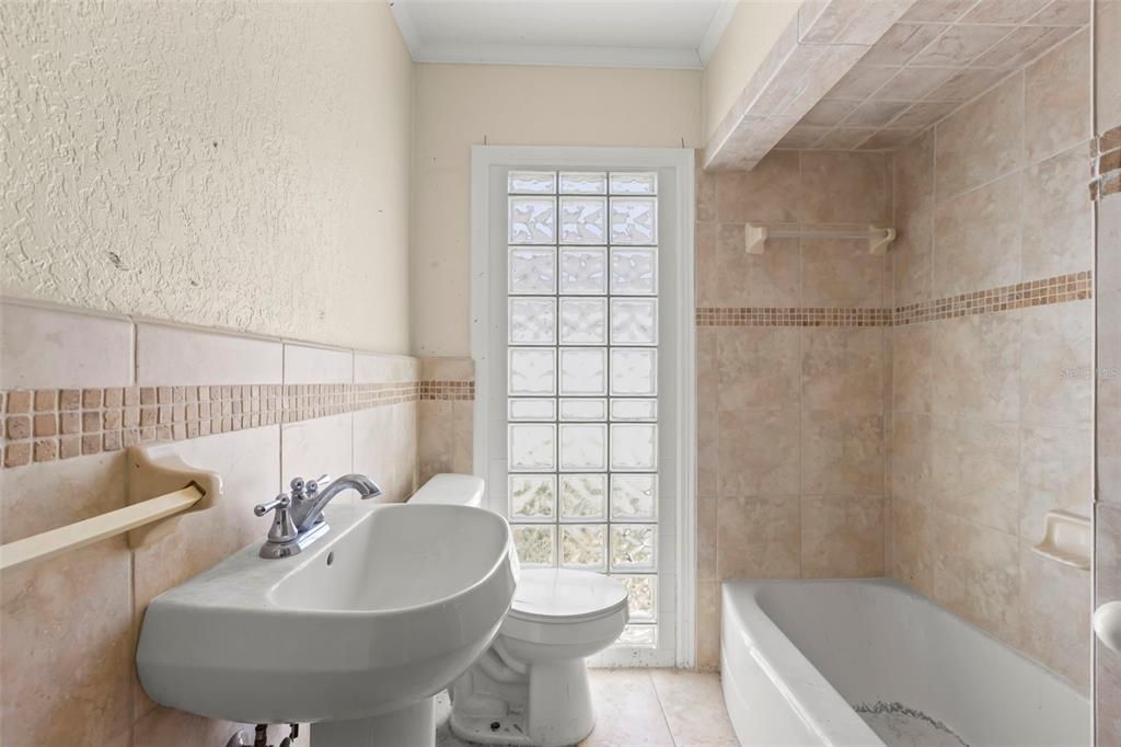 На продажу: $999,000 (0.11 acres)