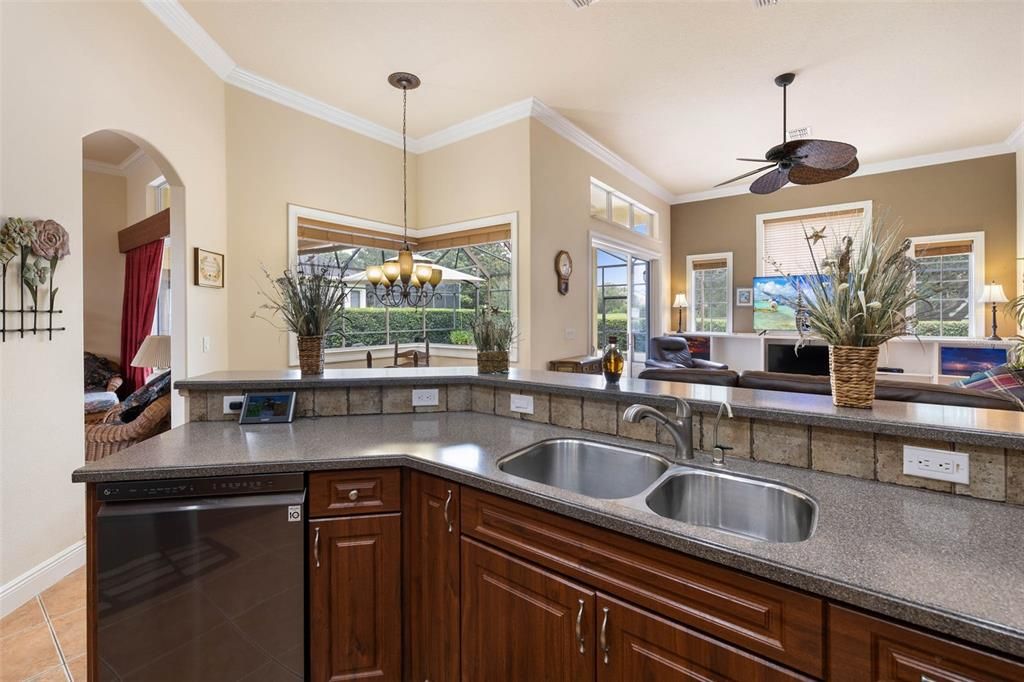 Active With Contract: $450,000 (3 beds, 3 baths, 2600 Square Feet)